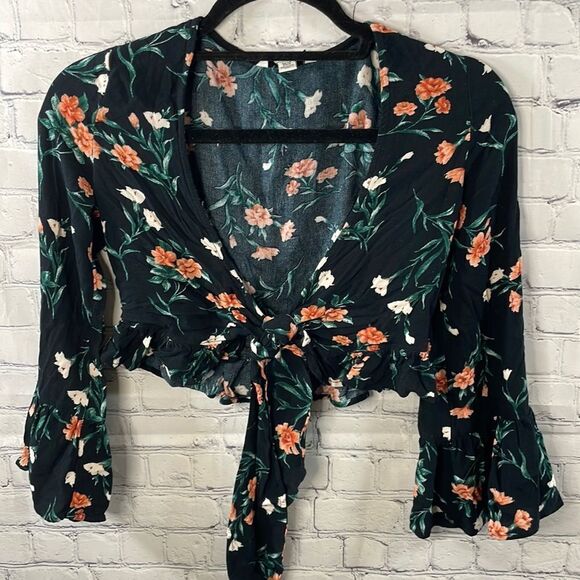 🦅 American Eagle Tie Front Top - Size XS - Picture 2 of 6